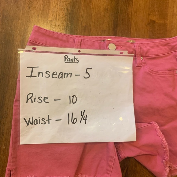 Seven7 denim shorts Size 10 Rose Pink Frayed Hem Button Zip Closure Casual - Picture 7 of 8